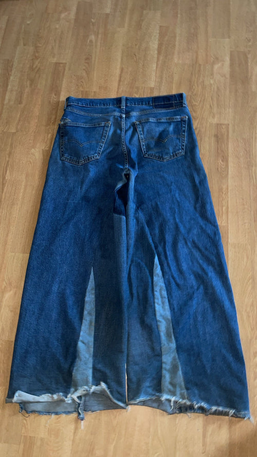 Striped dark blue jeans